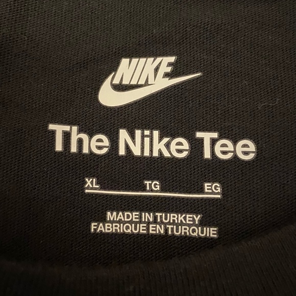 Nike Shirt - Picture 3 of 3